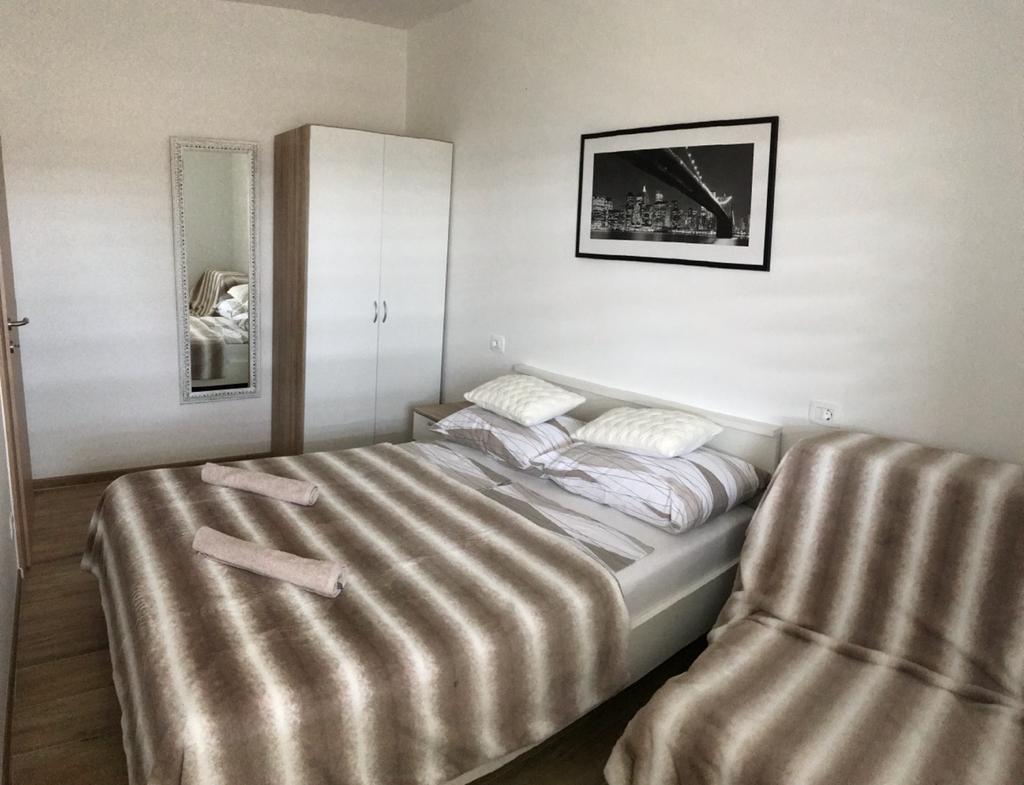 Apartment 6 4